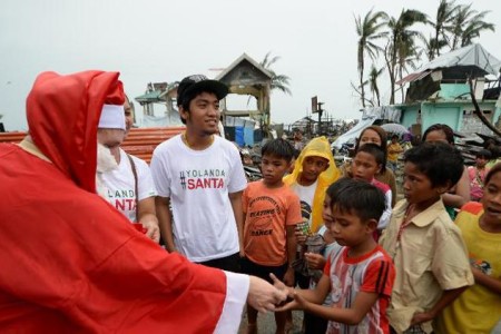 Philippines minister to resign for not restoring power after Haiyan