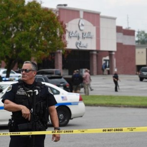 Gunman attack theater in Tennessee, killed