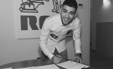 Zayn Malik signs solo record deal