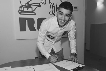 Zayn Malik signs solo record deal